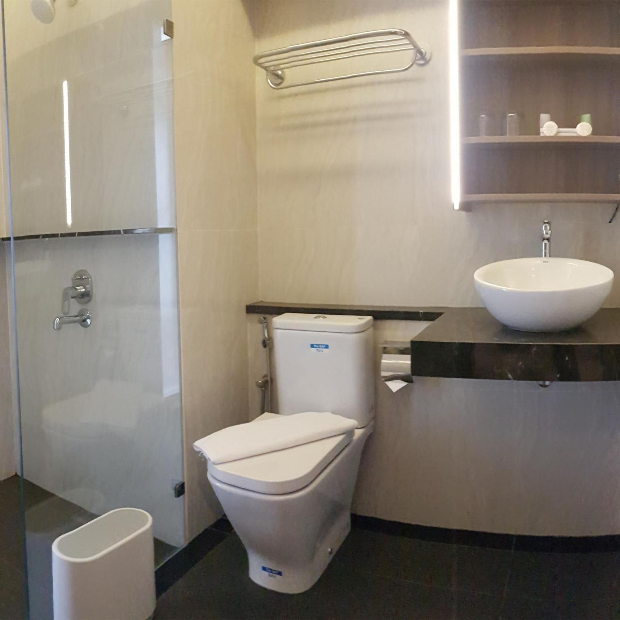 Bening Boutique Hotel Managed By Salak Hospitality Bekasi Ngoại thất bức ảnh