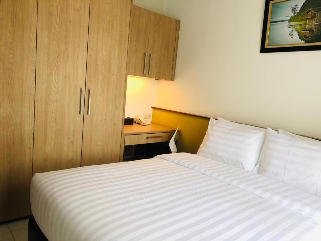 Bening Boutique Hotel Managed By Salak Hospitality Bekasi Ngoại thất bức ảnh