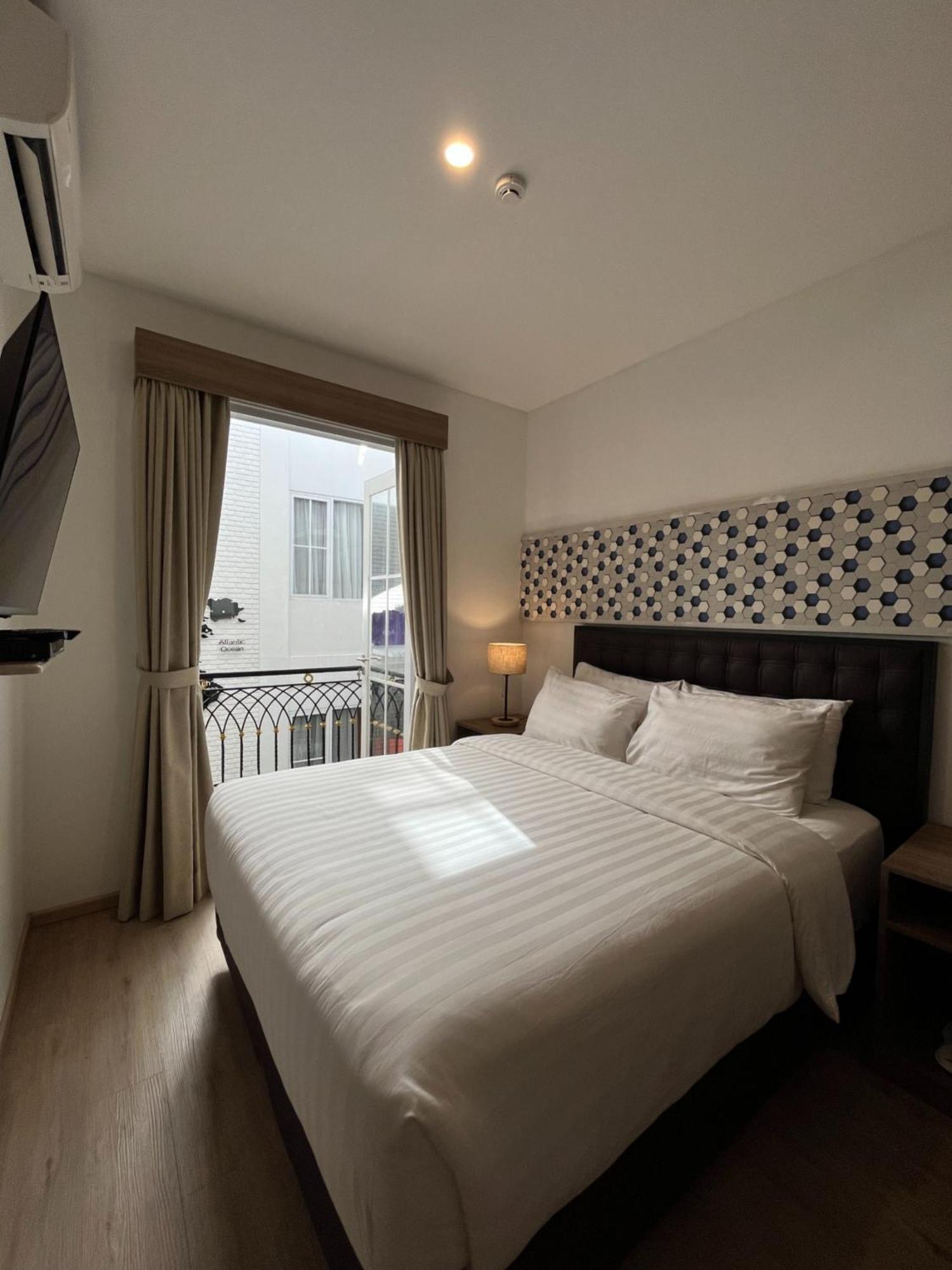 Bening Boutique Hotel Managed By Salak Hospitality Bekasi Ngoại thất bức ảnh